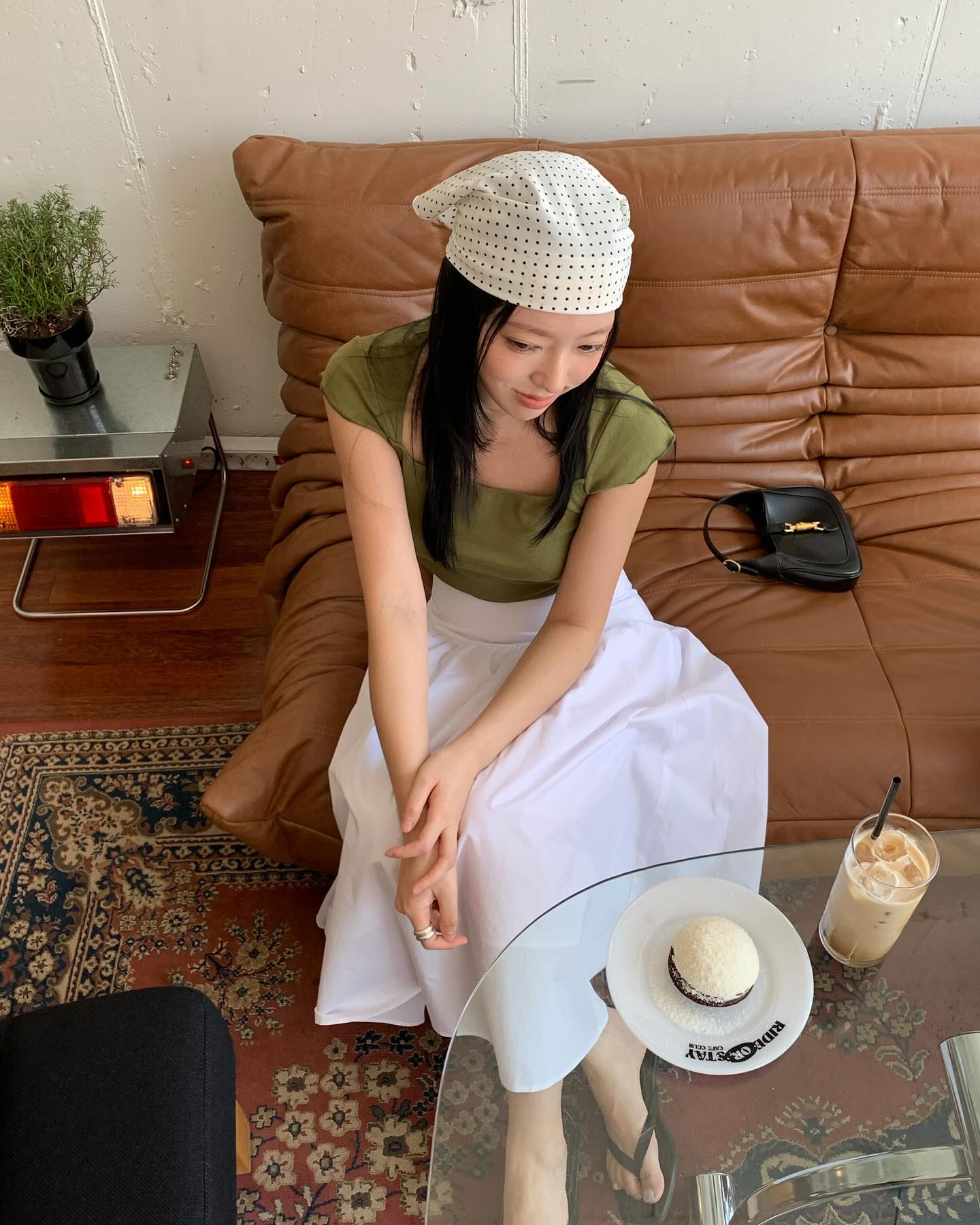 Chân váy chữ A đang gây sốt diện rộng vì mặc lên siêu tôn dáng, dịu dàng như nàng thơ - Ảnh 10.