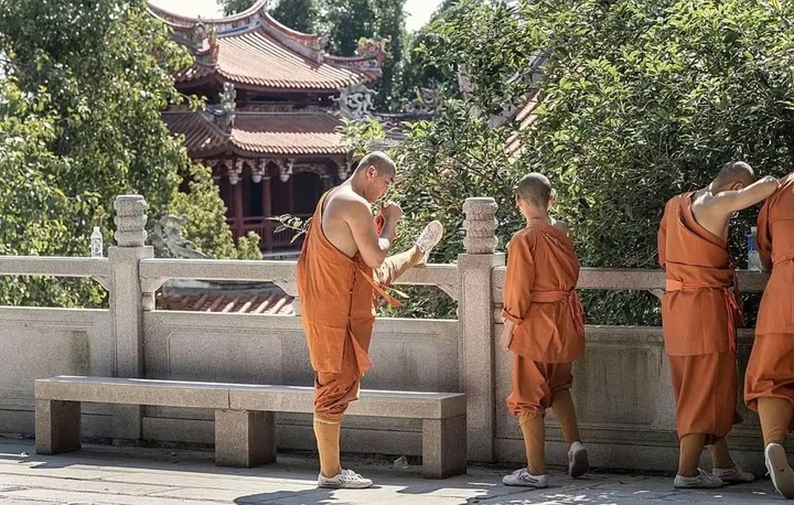 Tân trụ trì Thiếu Lâm Tự áp quy tắc 'Phật giáo 996' khắt khe, 30 nhà sư bỏ chùa - Ảnh 2. Tân trụ trì Thiếu Lâm Tự áp quy tắc 'Phật giáo 996' khắt khe, 30 nhà sư bỏ chùa - Ảnh 2.