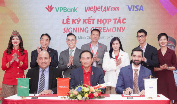 Vietjet tiên phong kết nối tiêu dùng số với thẻ tín dụng đồng thương hiệu YOJO hợp tác với VPBank - Ảnh 1. Vietjet tiên phong kết nối tiêu dùng số với thẻ tín dụng đồng thương hiệu YOJO hợp tác với VPBank - Ảnh 1.
