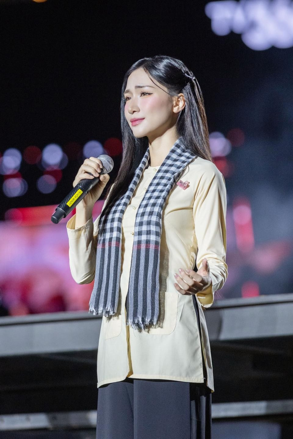 Tranh luận dữ dội về Mỹ Tâm và Hòa Minzy - Ảnh 2. Tranh luận dữ dội về Mỹ Tâm và Hòa Minzy - Ảnh 2.