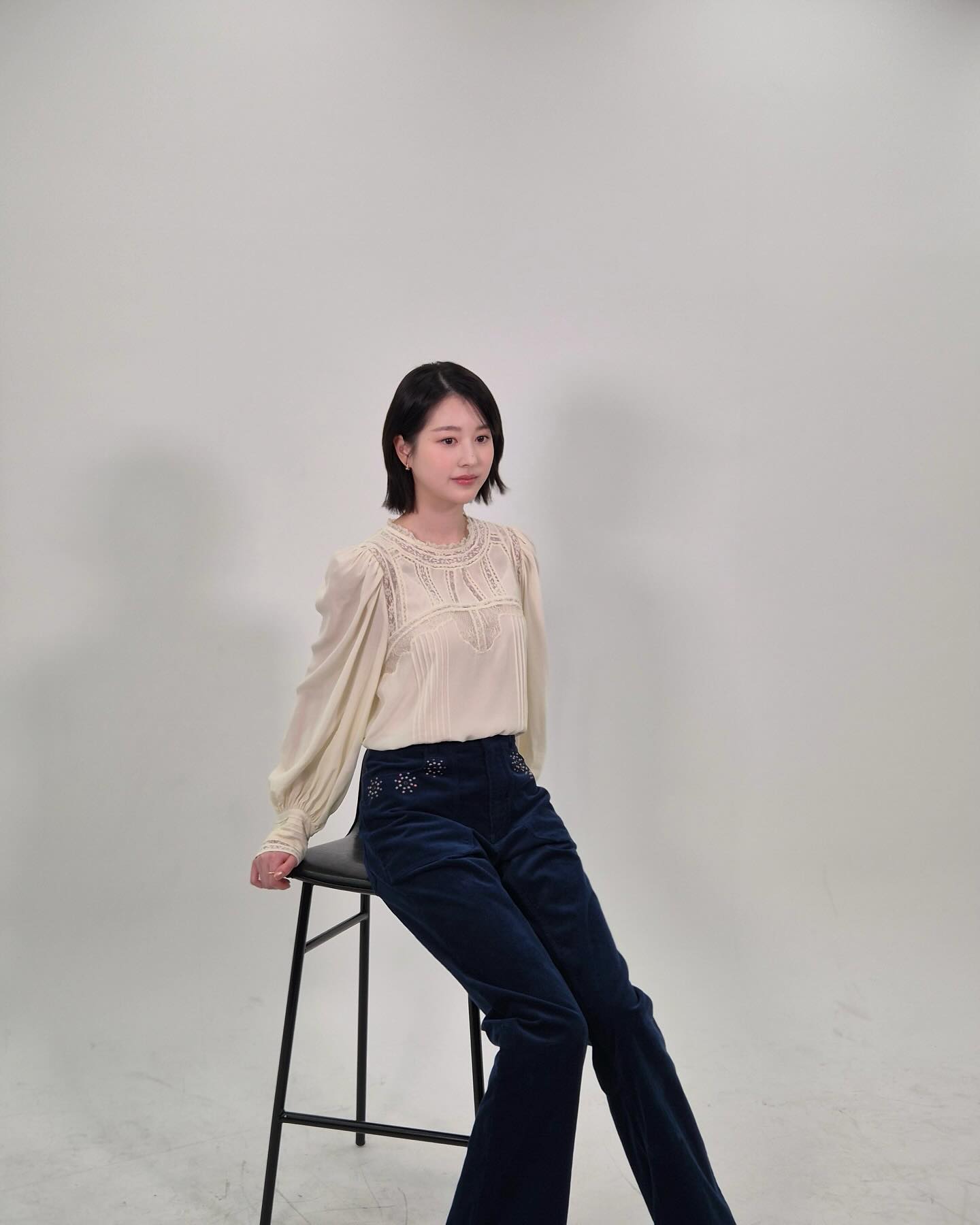 Nữ diễn viên xinh không đối thủ trên màn ảnh Hàn lúc này, style ngoài đời xinh tươi và đậm chất nữ tính - Ảnh 8.