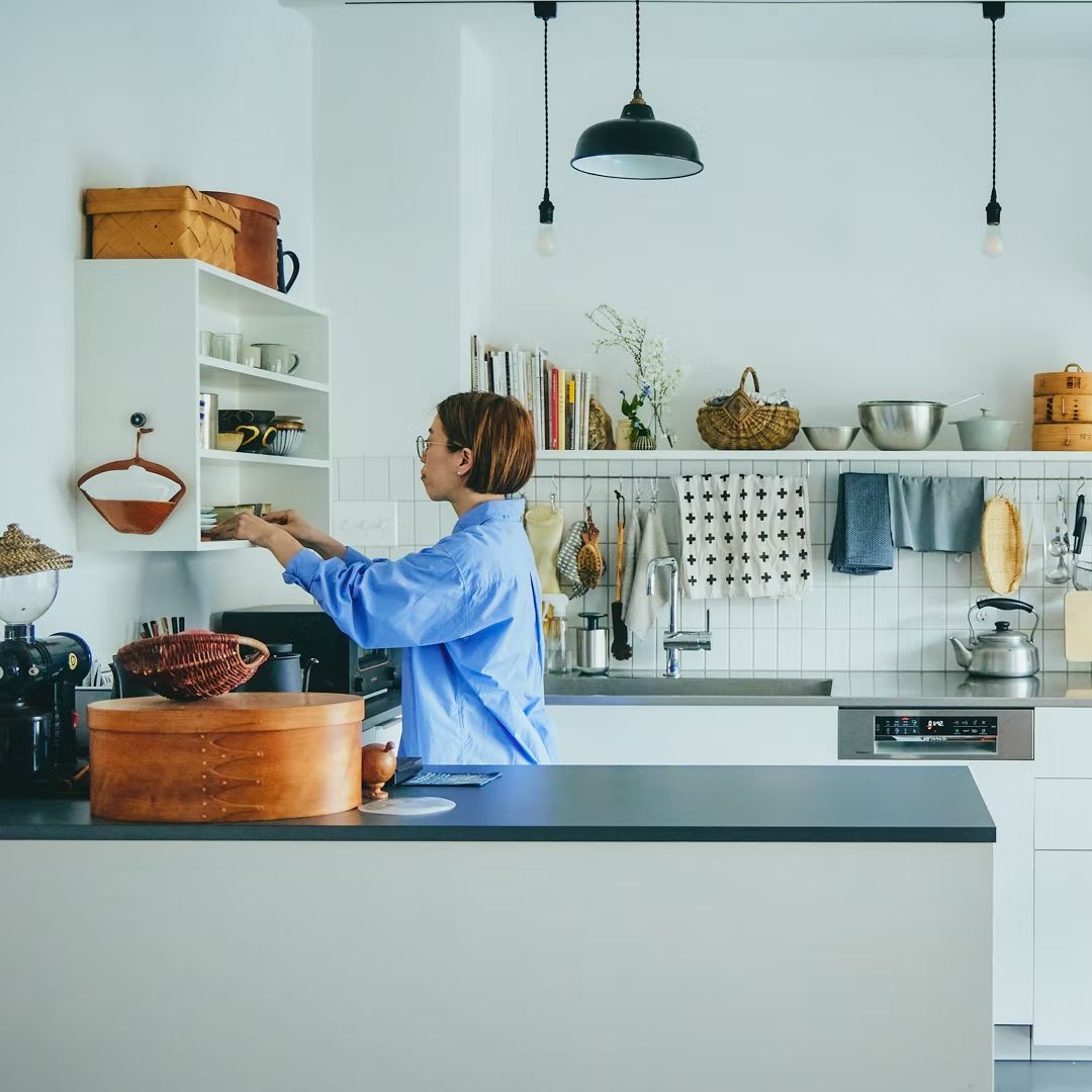 5 thứ người trung niên nên vứt bỏ: Sống tối giản để nhẹ đầu, dư dả và tỉnh táo hơn trong nửa sau cuộc đời - Ảnh 1.