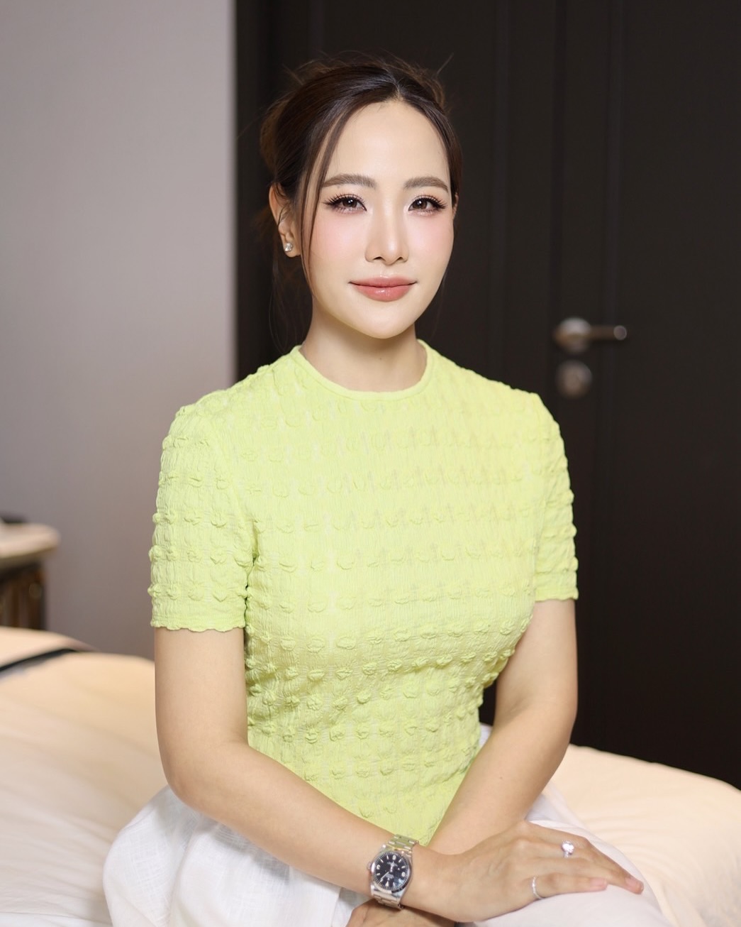 Phu nhân Thủ tướng Thái Lan 39 tuổi trẻ đẹp phát hờn: Từ lâu đã kết thân 1 loại nước thải mỡ, làm trắng da, người Việt không lạ vì thường dùng chữa ho, viêm họng- Ảnh 1.
