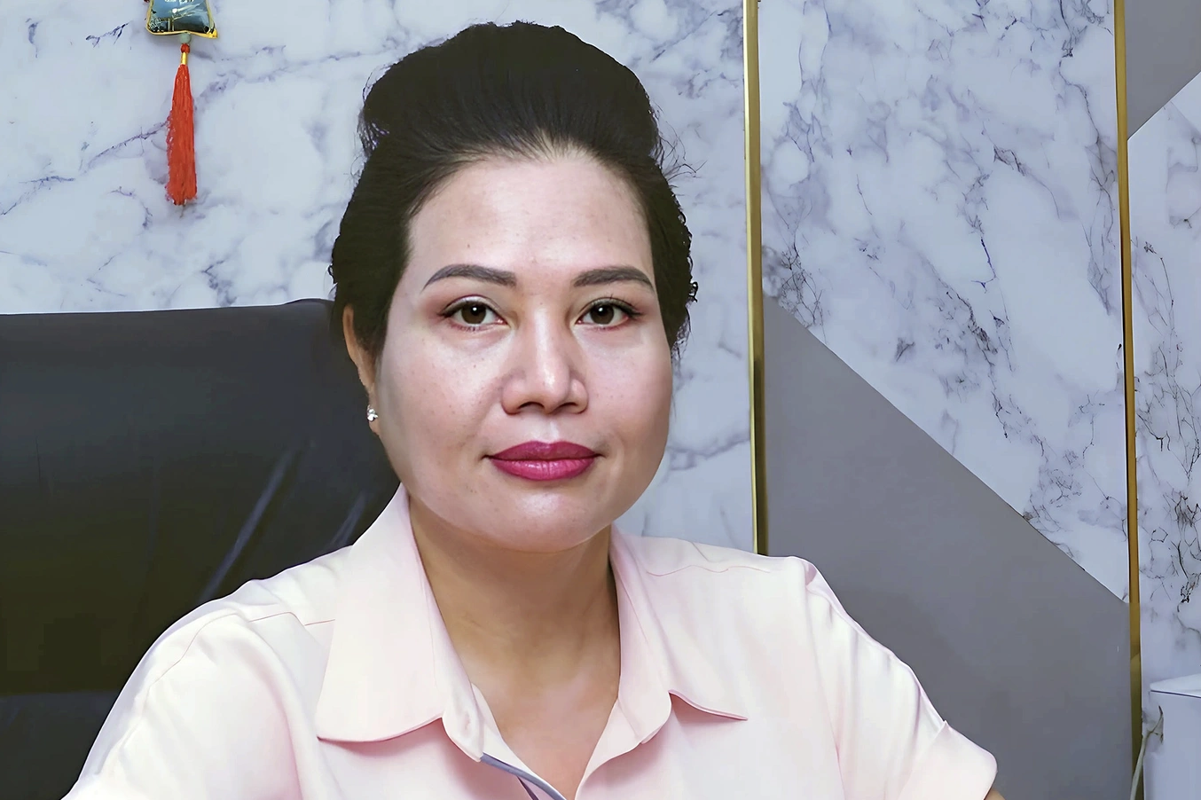 Cựu tổng giám đốc SJC Lê Thuý Hằng chỉ đạo "găm" vàng bình ổn giá, bán ra ngoài hưởng lợi - Ảnh 1. Cựu tổng giám đốc SJC Lê Thuý Hằng chỉ đạo "găm" vàng bình ổn giá, bán ra ngoài hưởng lợi - Ảnh 1.