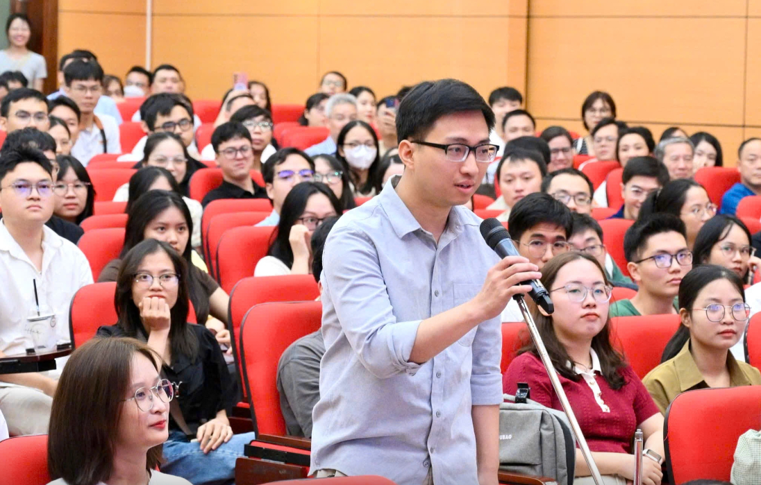 PGS Nguyễn Lân Hiếu chỉ ra 2 nhược điểm của các bác sĩ nội trú khi chọn chuyên ngành: Không nên a dua và cũng đừng cố đấm ăn xôi - Ảnh 1.