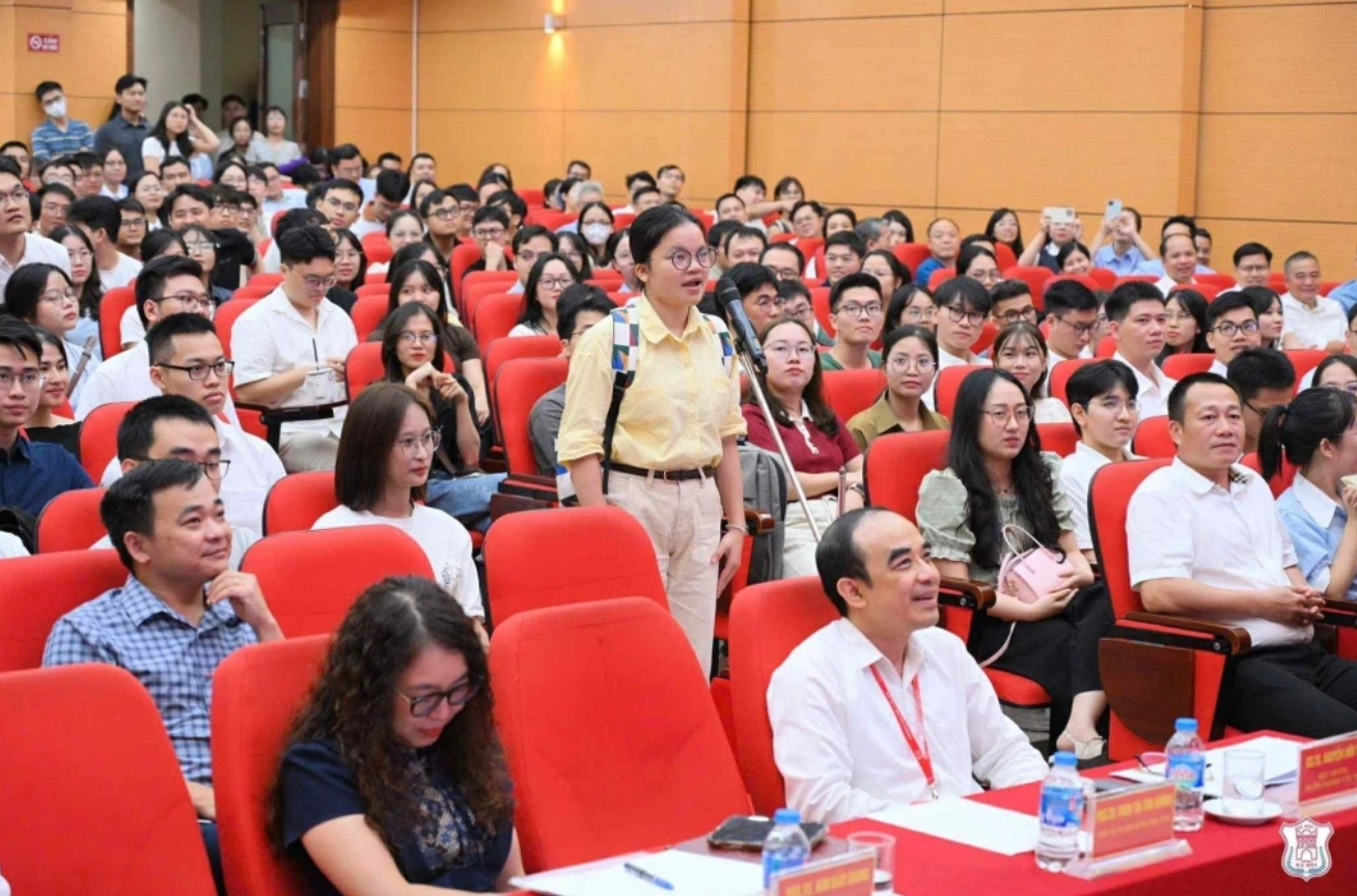 Vì sao nữ bác sĩ nội trú chọn chuyên ngành nội tim mạch khiến cả hội trường vỡ oà, vỗ tay không ngớt: Giải mã TOP 1 khoa khó nhất trong ngành Y- Ảnh 1. Vì sao nữ bác sĩ nội trú chọn chuyên ngành nội tim mạch khiến cả hội trường vỡ oà, vỗ tay không ngớt: Giải mã TOP 1 khoa khó nhất trong ngành Y- Ảnh 1.