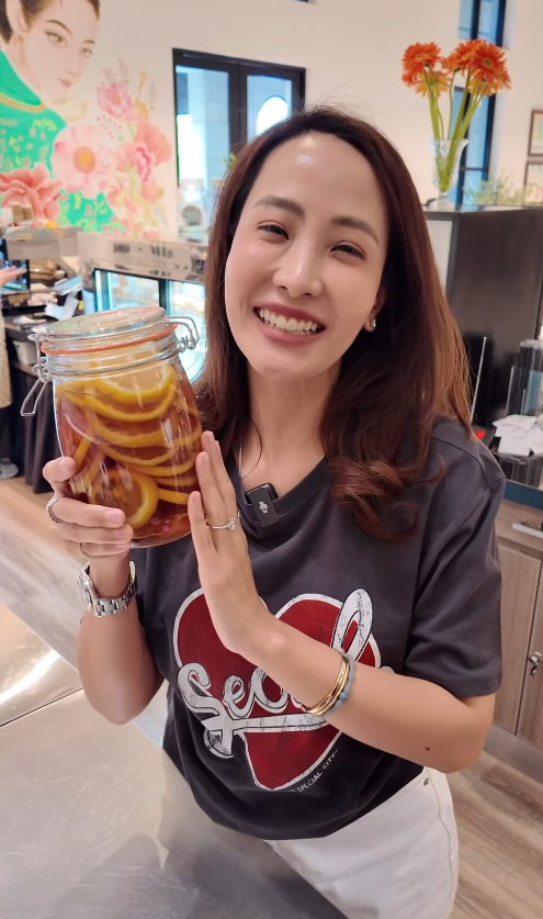 Phu nhân Thủ tướng Thái Lan 39 tuổi trẻ đẹp phát hờn: Từ lâu đã kết thân 1 loại nước thải mỡ, làm trắng da, người Việt không lạ vì thường dùng chữa ho, viêm họng- Ảnh 5.