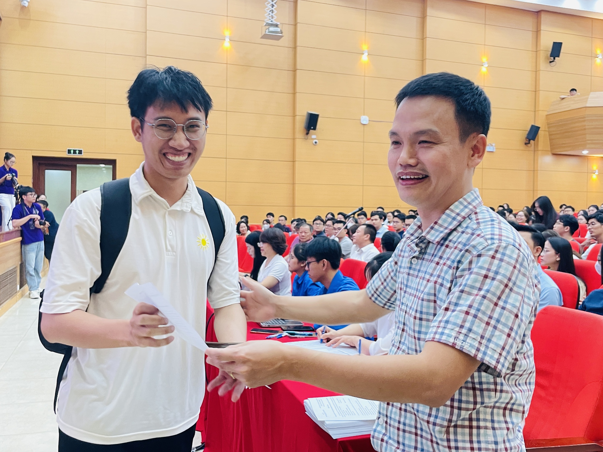 Ngô Thu Hà và Vũ Ngọc Duy: Thủ khoa nổi bật ngành bác sĩ nội trú Trường ĐH Y Hà Nội - Ảnh 5. Ngô Thu Hà và Vũ Ngọc Duy: Thủ khoa nổi bật ngành bác sĩ nội trú Trường ĐH Y Hà Nội - Ảnh 5.