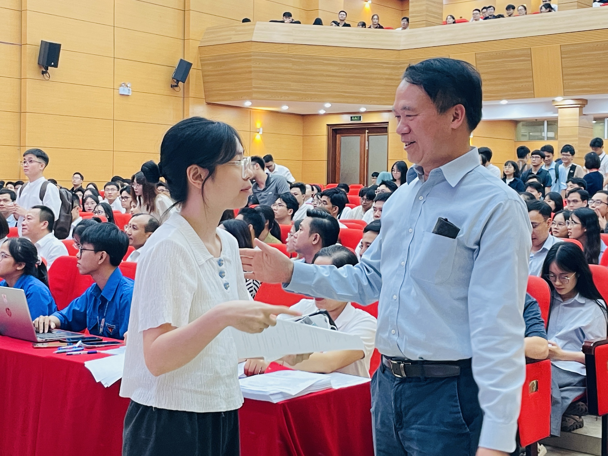 Ngô Thu Hà và Vũ Ngọc Duy: Thủ khoa nổi bật ngành bác sĩ nội trú Trường ĐH Y Hà Nội - Ảnh 4. Ngô Thu Hà và Vũ Ngọc Duy: Thủ khoa nổi bật ngành bác sĩ nội trú Trường ĐH Y Hà Nội - Ảnh 4.