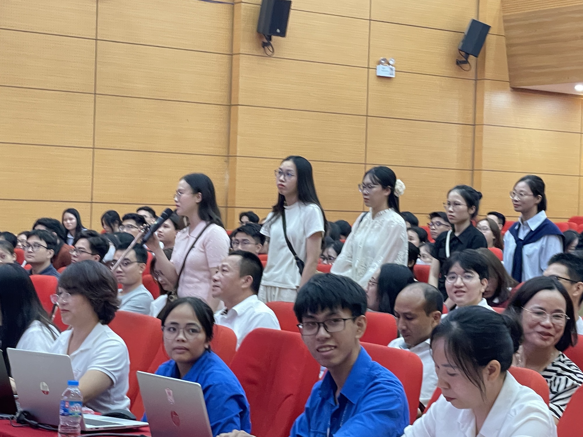 Ngô Thu Hà và Vũ Ngọc Duy: Thủ khoa nổi bật ngành bác sĩ nội trú Trường ĐH Y Hà Nội - Ảnh 9. Ngô Thu Hà và Vũ Ngọc Duy: Thủ khoa nổi bật ngành bác sĩ nội trú Trường ĐH Y Hà Nội - Ảnh 9.