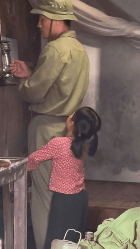 snaptik7542763714072694034v2-ezgifcom-resize-1757472232454-17574722383441037647874.gif
