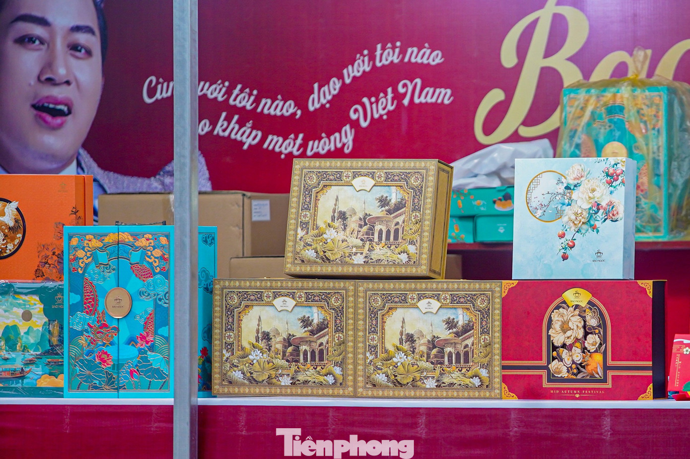 Bánh trung thu 'đổ bộ' khắp phố, tưởng không ế mà... ế không tưởng - Ảnh 6. Bánh trung thu 'đổ bộ' khắp phố, tưởng không ế mà... ế không tưởng - Ảnh 6.