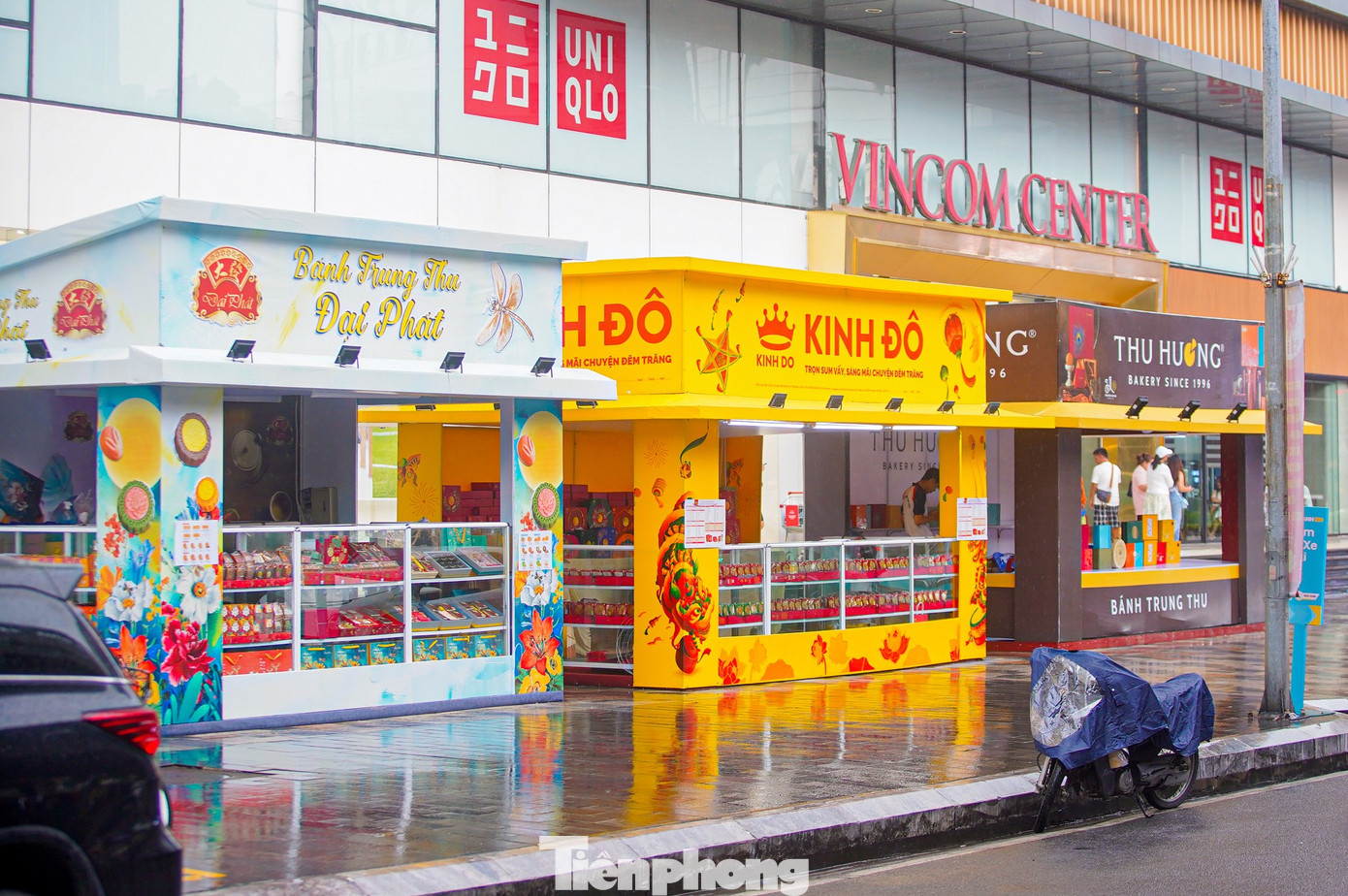 Bánh trung thu 'đổ bộ' khắp phố, tưởng không ế mà... ế không tưởng - Ảnh 1. Bánh trung thu 'đổ bộ' khắp phố, tưởng không ế mà... ế không tưởng - Ảnh 1.
