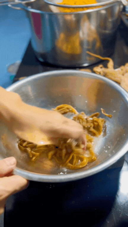 xa-bau-cu-cai-muoi-mon-an-mien-tay-3-17574901630401584165731.gif