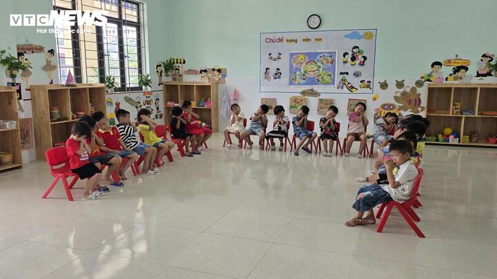 Phụ huynh phản đối chuyển điểm trường, gần trăm trẻ mầm non phải nghỉ học - Ảnh 5. Phụ huynh phản đối chuyển điểm trường, gần trăm trẻ mầm non phải nghỉ học - Ảnh 5.