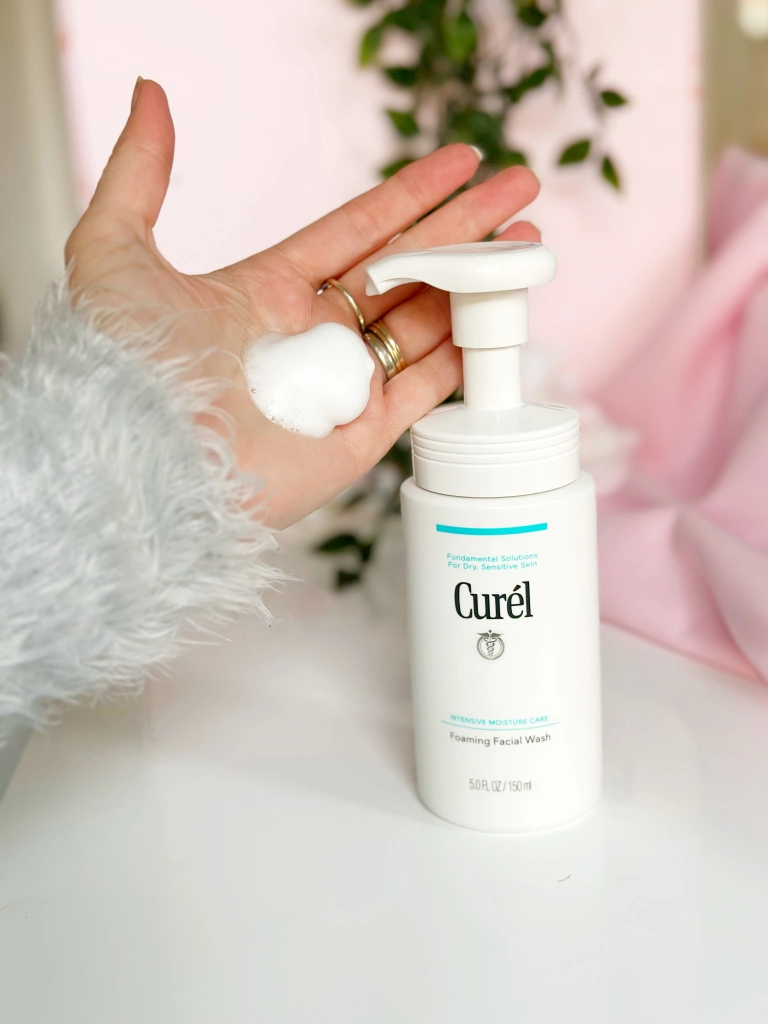 Làm sạch sâu tận lỗ chân lông với 6 loại sữa rửa mặt tạo bọt chất lượng - Ảnh 6. Làm sạch sâu tận lỗ chân lông với 6 loại sữa rửa mặt tạo bọt chất lượng - Ảnh 6.