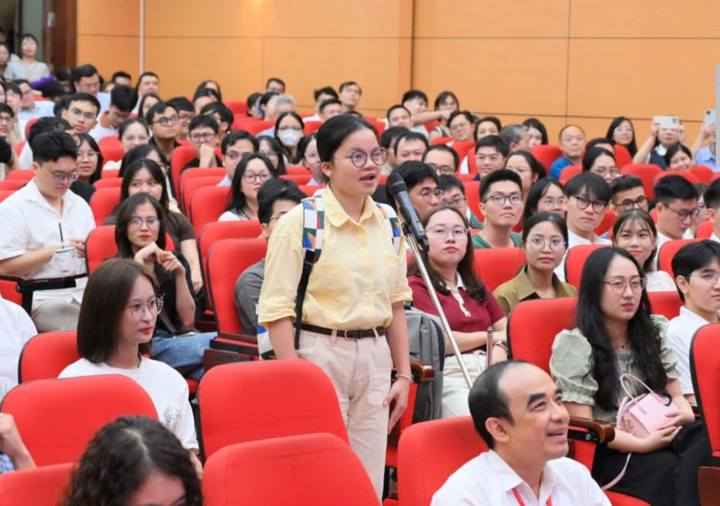 Những tân bác sĩ được xin info nhiều nhất sau buổi chọn chuyên ngành nội trú - Ảnh 2. Những tân bác sĩ được xin info nhiều nhất sau buổi chọn chuyên ngành nội trú - Ảnh 2.