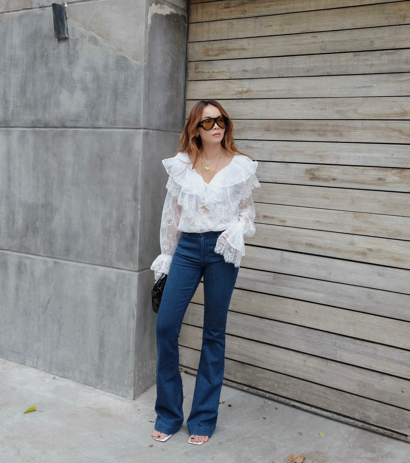 Phụ nữ trên 40 tuổi cứ mặc quần jeans theo 10 cách này, tôi đảm bảo là đẹp - Ảnh 3.