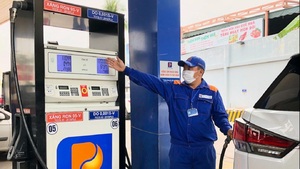 Giá xăng chiều nay dự báo giảm sau 3 lần tăng liên tiếp - Ảnh 2. Giá xăng chiều nay dự báo giảm sau 3 lần tăng liên tiếp - Ảnh 2.