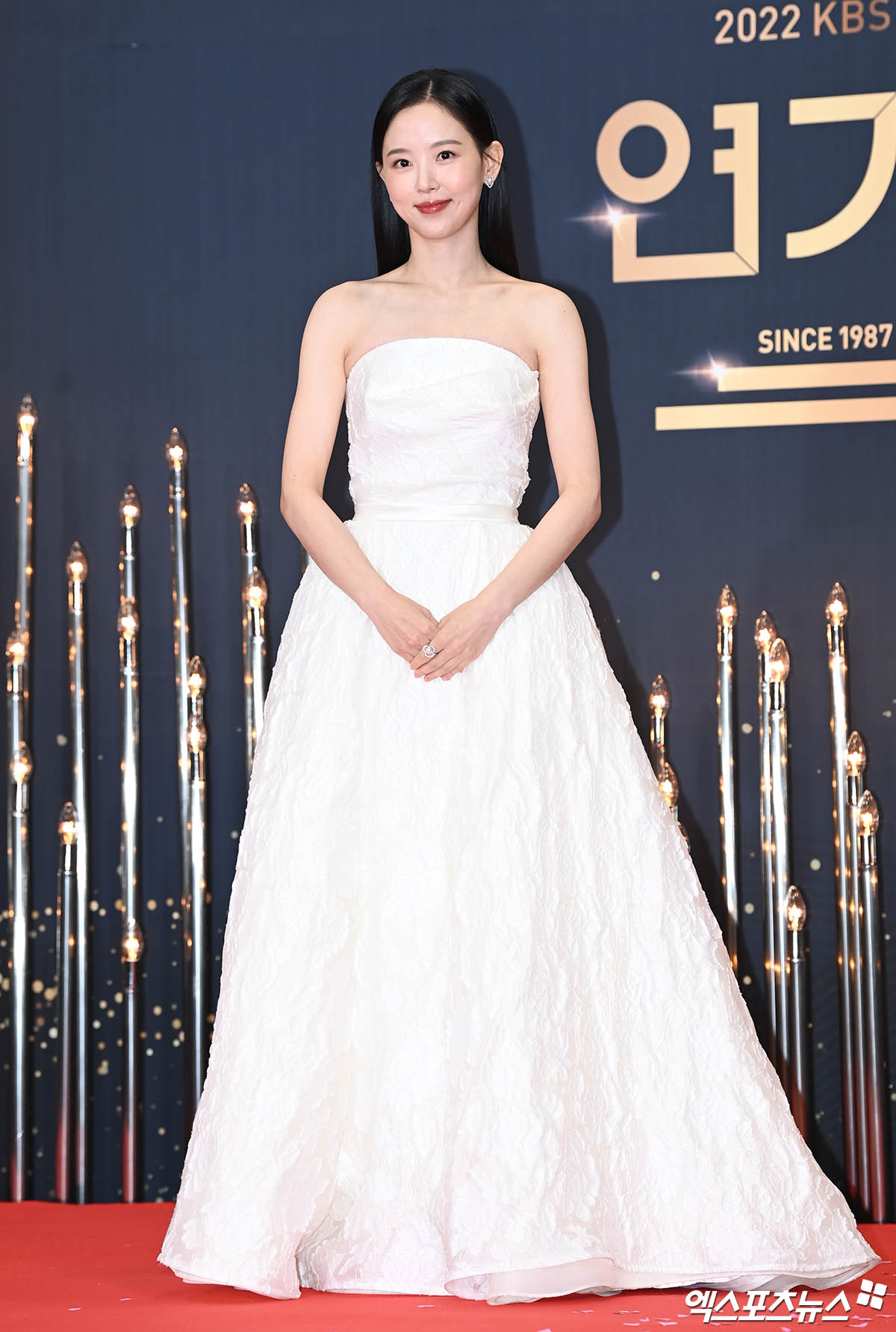 kang-han-na-xpn-1757498742023-17574987423241439010159-1757558930479-1757558930611920990081.jpeg