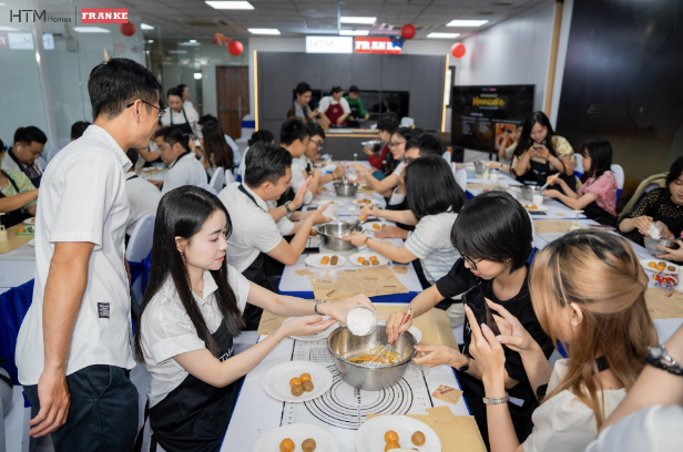 Cùng HTM Homes & FRANKE đưa tinh hoa truyền thống vào gian bếp chuẩn châu Âu qua workshop Mooncake - Ảnh 2. Cùng HTM Homes & FRANKE đưa tinh hoa truyền thống vào gian bếp chuẩn châu Âu qua workshop Mooncake - Ảnh 2.