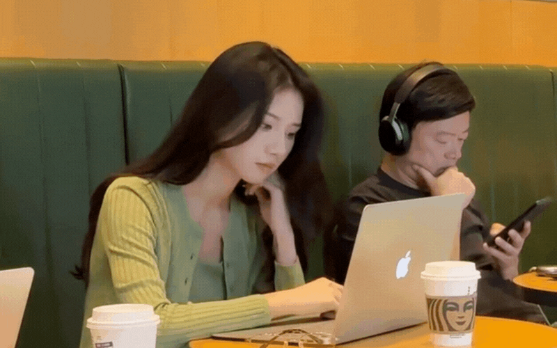 thoi-trang-trung-nien-cao-vien-vien-1-17575646377341356306652-1757567349459-17575673496311355676408.gif