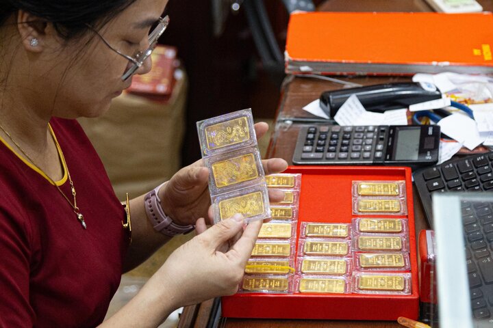 Giá vàng miếng 'bốc hơi' 1,4 triệu đồng/lượng - Ảnh 1.