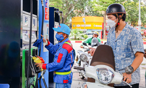 Giá xăng chiều nay dự báo giảm sau 3 lần tăng liên tiếp - Ảnh 4. Giá xăng chiều nay dự báo giảm sau 3 lần tăng liên tiếp - Ảnh 4.