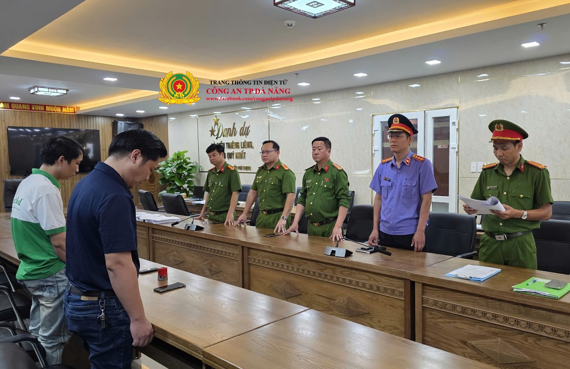 Cận cảnh quy mô gây choáng của &quot;tổng kho&quot; sản xuất nước yến giả tại Đà Nẵng - Ảnh 1.