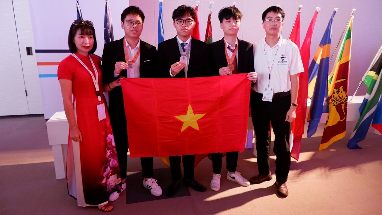 "Tinh hoa trong tinh hoa" - thủ khoa kỳ thi bác sĩ nội trú 2025 từng trưởng thành từ ngôi trường cấp 3 nổi tiếng- Ảnh 13. "Tinh hoa trong tinh hoa" - thủ khoa kỳ thi bác sĩ nội trú 2025 từng trưởng thành từ ngôi trường cấp 3 nổi tiếng- Ảnh 13.