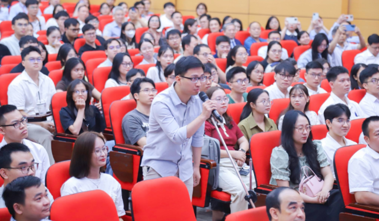 Hé lộ chuyên ngành bác sĩ nội trú &quot;siêu hot&quot;: Hết chỉ tiêu ngay từ thí sinh thứ 33 - Ảnh 1.