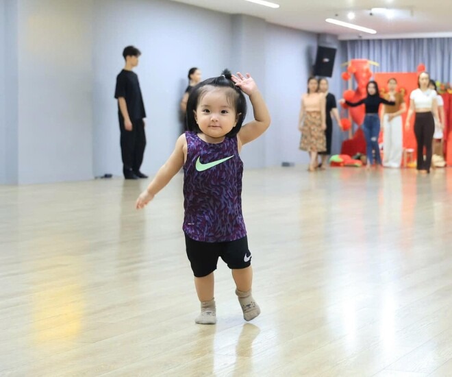 be-lisa-nha-khanh-thi-phan-hie-1757651223931367942107-1757664945695-17576649466291051414575.jpg