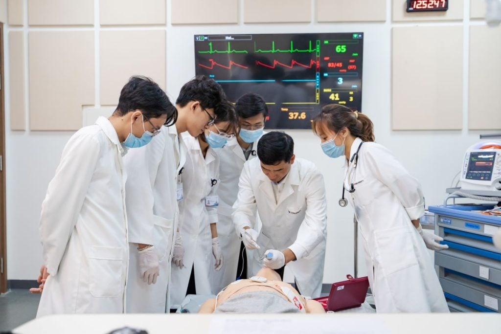 Chỉ có 13 trường trên cả nước đào tạo bác sĩ nội trú: Bạn biết hết chưa? - Ảnh 1. Chỉ có 13 trường trên cả nước đào tạo bác sĩ nội trú: Bạn biết hết chưa? - Ảnh 1.