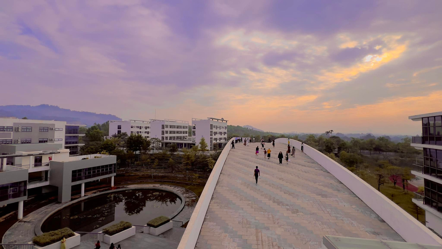 "Tinh hoa trong tinh hoa" - thủ khoa kỳ thi bác sĩ nội trú 2025 từng trưởng thành từ ngôi trường cấp 3 nổi tiếng- Ảnh 7. "Tinh hoa trong tinh hoa" - thủ khoa kỳ thi bác sĩ nội trú 2025 từng trưởng thành từ ngôi trường cấp 3 nổi tiếng- Ảnh 7.