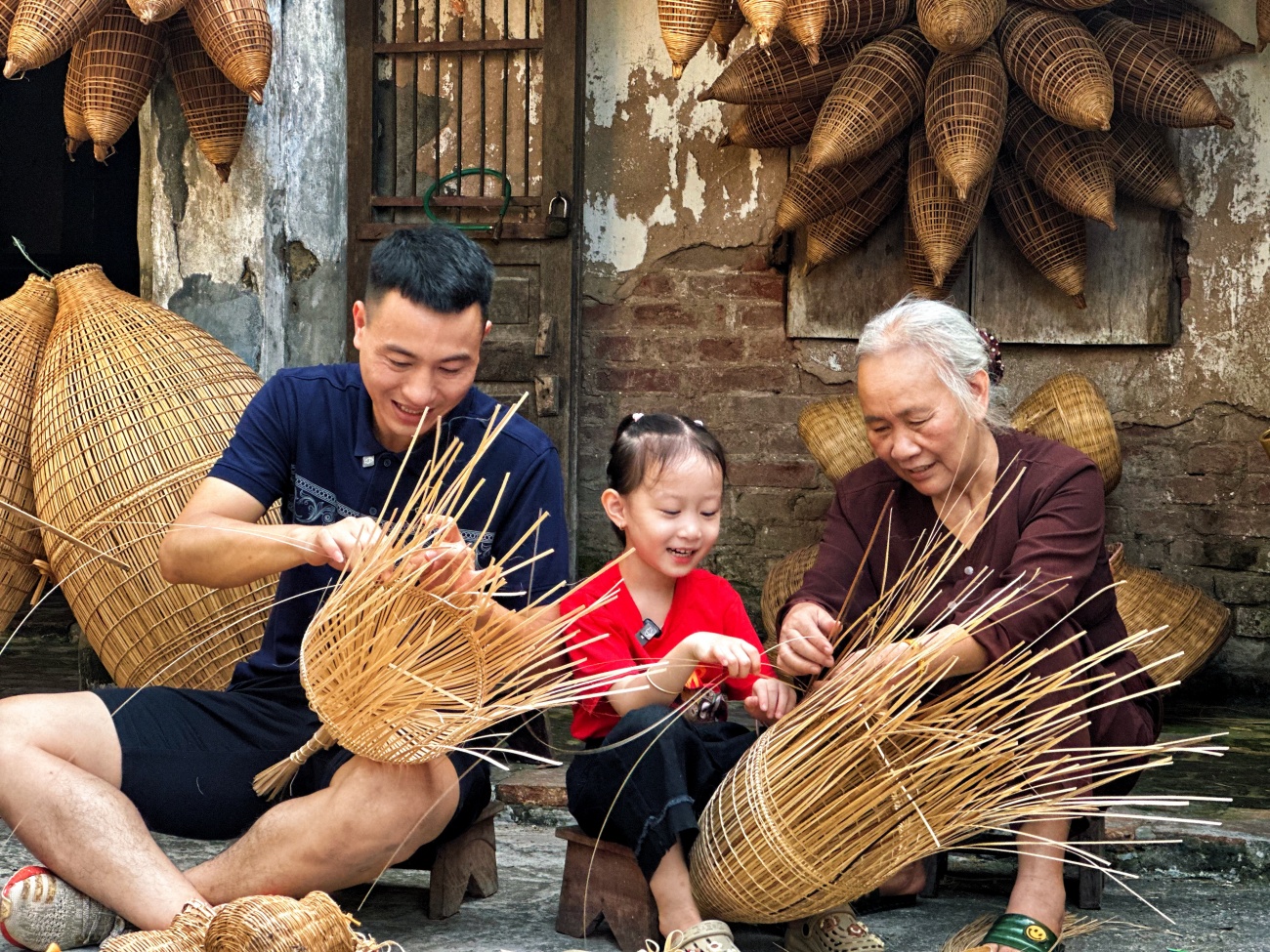 Em bé Điện Biên gây chú ý với hành trình đặc biệt cùng bố- Ảnh 5. Em bé Điện Biên gây chú ý với hành trình đặc biệt cùng bố- Ảnh 5.