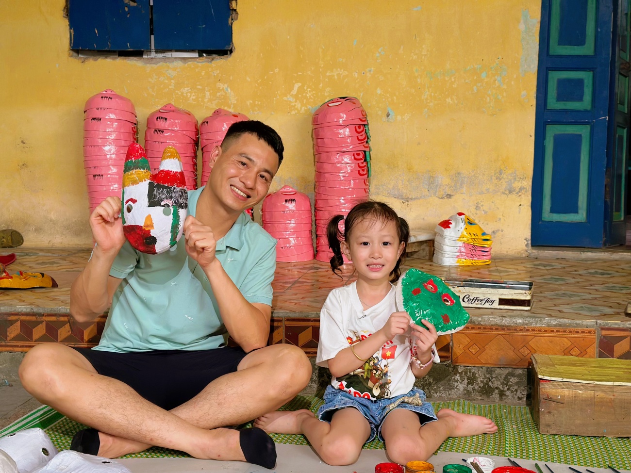 Em bé Điện Biên gây chú ý với hành trình đặc biệt cùng bố- Ảnh 2. Em bé Điện Biên gây chú ý với hành trình đặc biệt cùng bố- Ảnh 2.