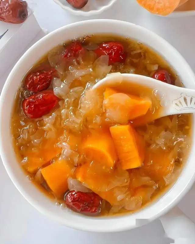 Mùa thu, phụ nữ trung niên nên uống 3 loại súp thiên nhiên này để bổ nội tiết, nuôi dưỡng làn da từ trong ra ngoài, giúp da ngậm nước và trong suốt - Ảnh 2. Mùa thu, phụ nữ trung niên nên uống 3 loại súp thiên nhiên này để bổ nội tiết, nuôi dưỡng làn da từ trong ra ngoài, giúp da ngậm nước và trong suốt - Ảnh 2.