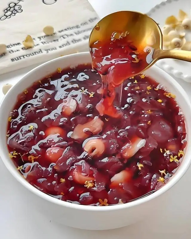 Mùa thu, phụ nữ trung niên nên uống 3 loại súp thiên nhiên này để bổ nội tiết, nuôi dưỡng làn da từ trong ra ngoài, giúp da ngậm nước và trong suốt - Ảnh 3. Mùa thu, phụ nữ trung niên nên uống 3 loại súp thiên nhiên này để bổ nội tiết, nuôi dưỡng làn da từ trong ra ngoài, giúp da ngậm nước và trong suốt - Ảnh 3.