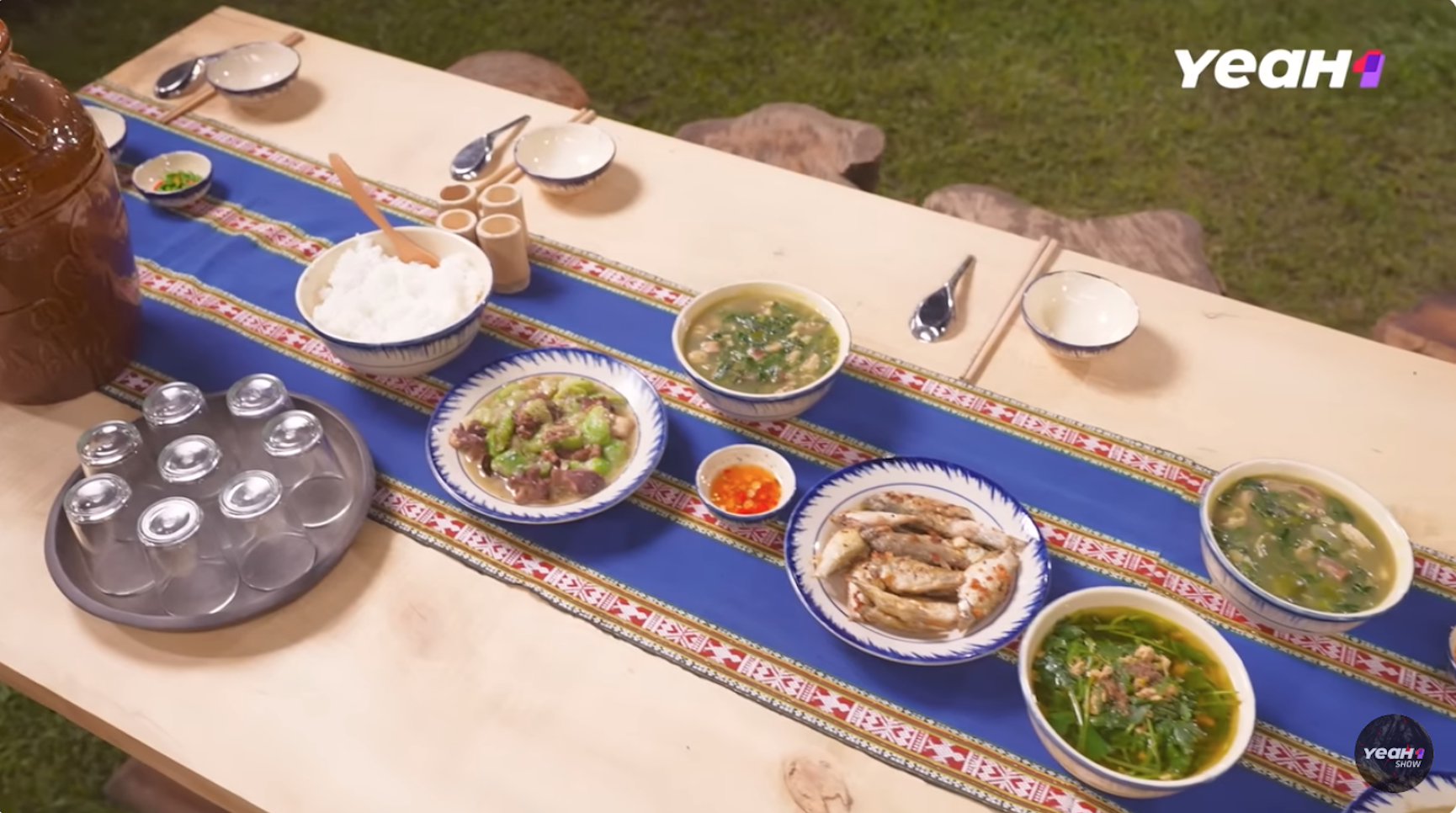 Th&agrave;nh vi&ecirc;n Gia đ&igrave;nh Haha đồng loạt bị "sốc" khi ăn m&oacute;n đặc sản ở Đắk Lắk, biểu cảm khiến d&acirc;n mạng cười ngất - Ảnh 3.