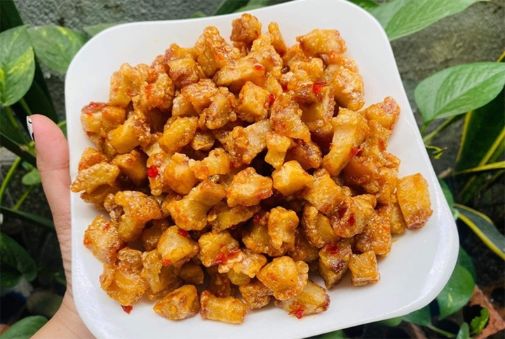 Cách làm tóp mỡ mắm tỏi, ăn vặt hay ăn với cơm đều 'cuốn' - Ảnh 1.