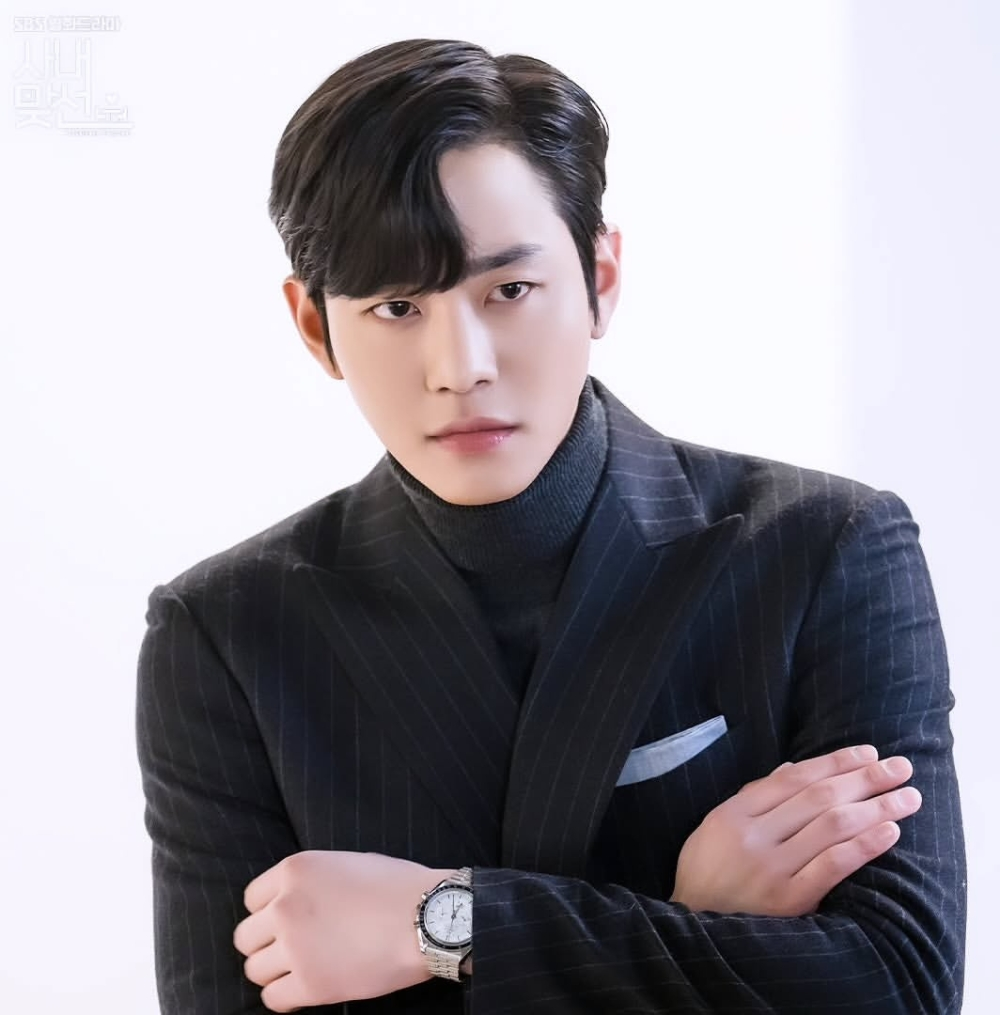 10 tổng tài đẹp nhất Hàn Quốc: Hyun Bin suýt out top, số 1 visual chạm nóc khen chỉ có thừa - Ảnh 2. 10 tổng tài đẹp nhất Hàn Quốc: Hyun Bin suýt out top, số 1 visual chạm nóc khen chỉ có thừa - Ảnh 2.