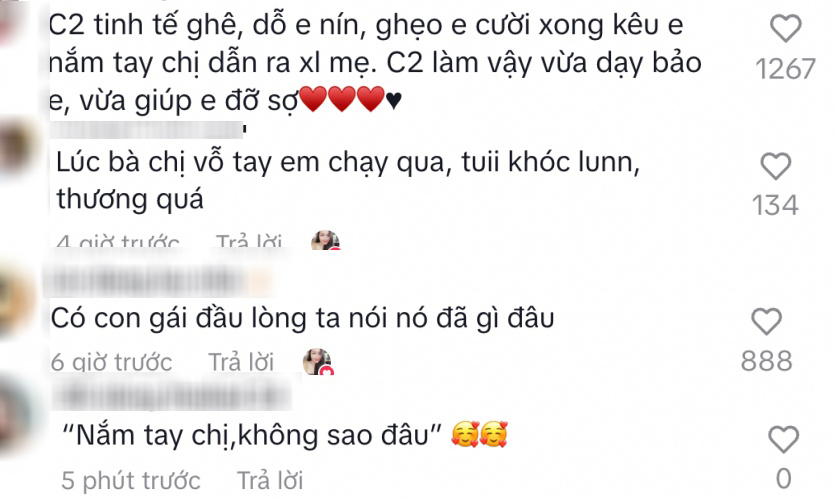 Khoảnh khắc chị cả dỗ em khóc, cộng đồng mạng khen hết lời: Đúng là "ruộng sâu trâu nái, không bằng con gái đầu lòng"- Ảnh 6. Khoảnh khắc chị cả dỗ em khóc, cộng đồng mạng khen hết lời: Đúng là "ruộng sâu trâu nái, không bằng con gái đầu lòng"- Ảnh 6.