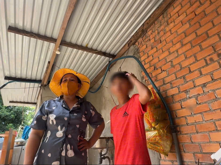 Bé trai hàng xóm kể lại việc cứu sống bạn trong thảm án 3 người chết ở Đắk Lắk - Ảnh 1.
