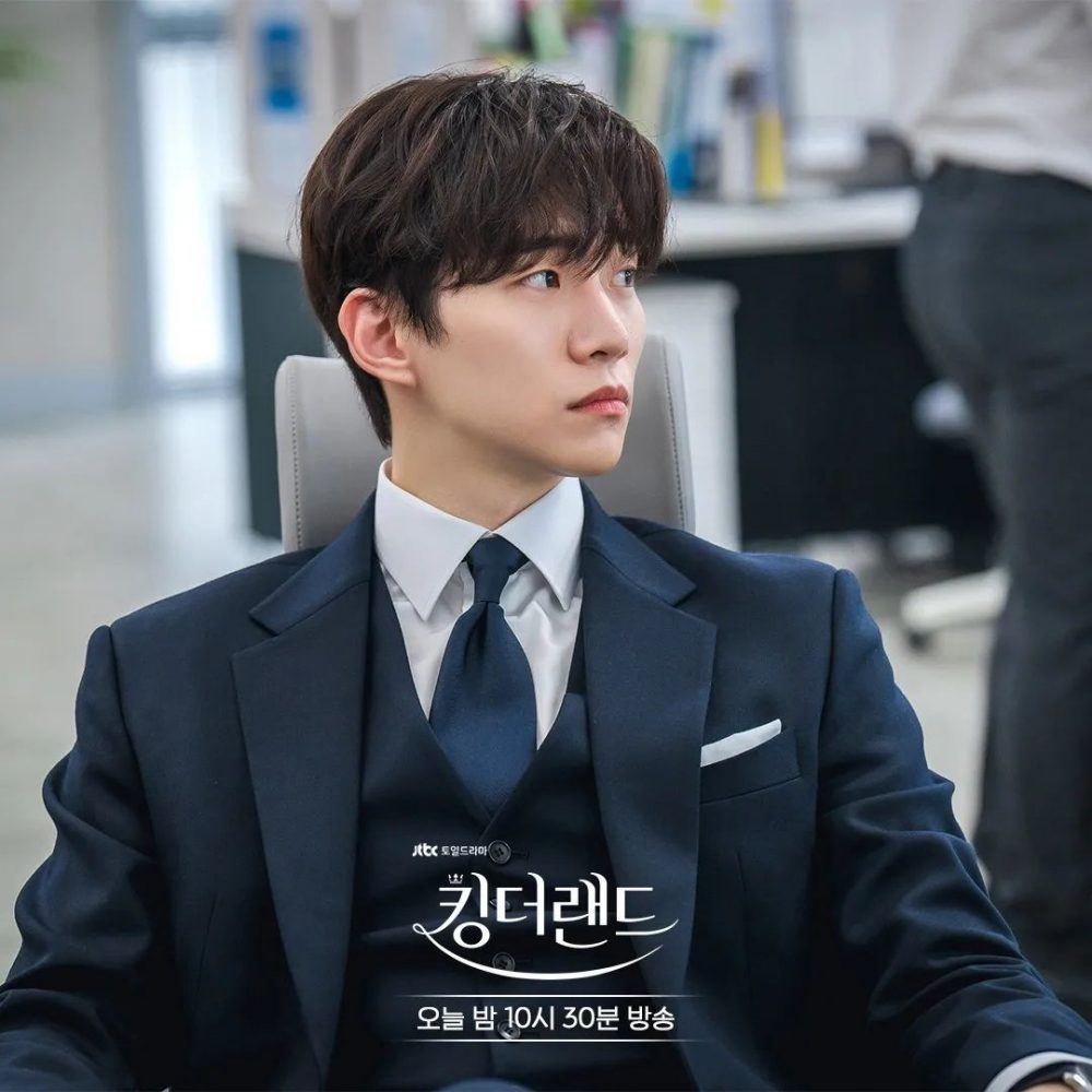 10 tổng tài đẹp nhất Hàn Quốc: Hyun Bin suýt out top, số 1 visual chạm nóc khen chỉ có thừa - Ảnh 4. 10 tổng tài đẹp nhất Hàn Quốc: Hyun Bin suýt out top, số 1 visual chạm nóc khen chỉ có thừa - Ảnh 4.