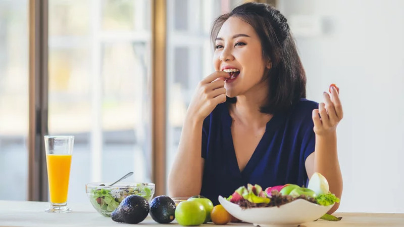 Nấu canh cá thêm gia vị này sẽ không chỉ đẹp mắt mà phụ nữ ăn còn ổn định nội tiết, làm sạch tử cung- Ảnh 1.