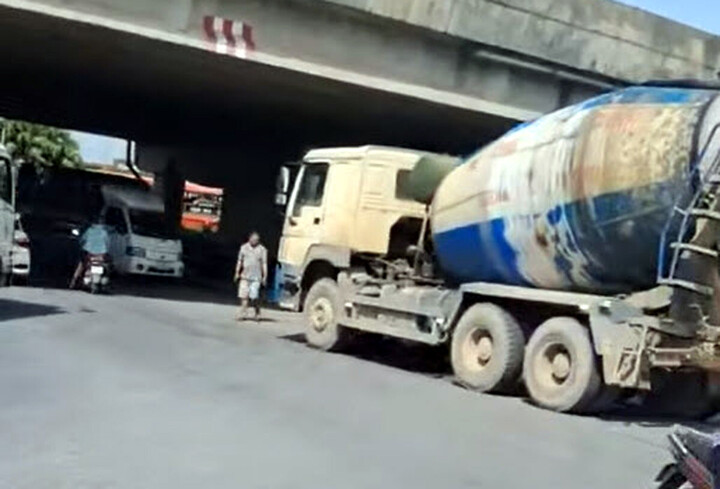 Tài xế xe bồn khai cố tình kéo lê nữ sinh đến chết, đi tù không phải lo đền bù - Ảnh 1. Tài xế xe bồn khai cố tình kéo lê nữ sinh đến chết, đi tù không phải lo đền bù - Ảnh 1.