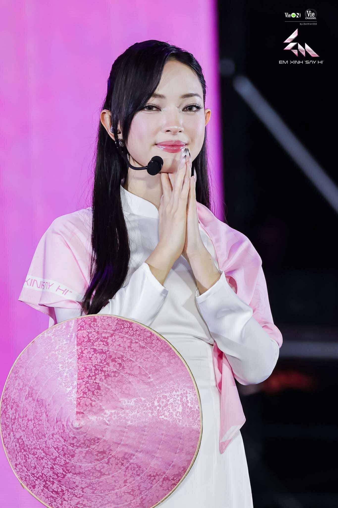 Cú chuyển mình táo bạo của fashion icon Châu Bùi - Ảnh 1.