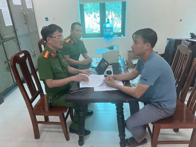 Danh tính 3 đối tượng xông vào nhà, đánh dã man người phụ nữ mặc cho nạn nhân ôm đầu van xin - Ảnh 2.