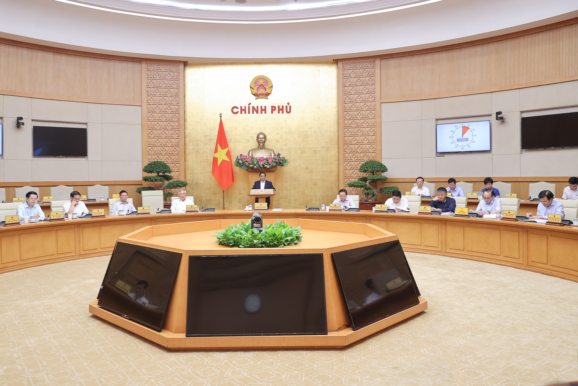Chính phủ yêu cầu quy định thu nhập từ giao dịch mua bán vàng phải chịu thuế - Ảnh 1. Chính phủ yêu cầu quy định thu nhập từ giao dịch mua bán vàng phải chịu thuế - Ảnh 1.