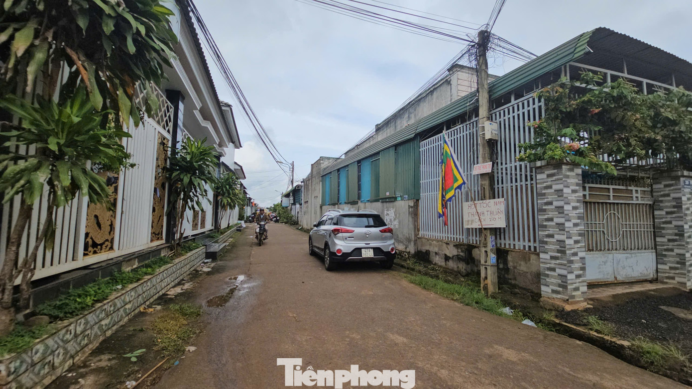 Thân nhân vụ thảm sát cả gia đình ở Đắk Lắk: 'Khi cơ quan chức năng mở cửa, tim tôi như ngừng đập' - Ảnh 1.